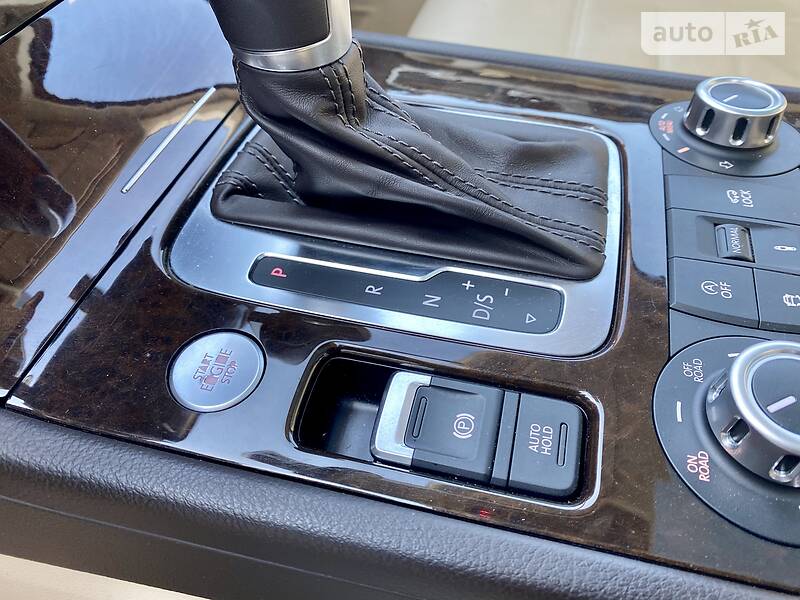 Внедорожник / Кроссовер Volkswagen Touareg 2014 в Виннице