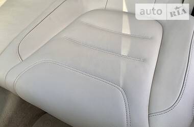 Позашляховик / Кросовер Volkswagen Touareg 2014 в 