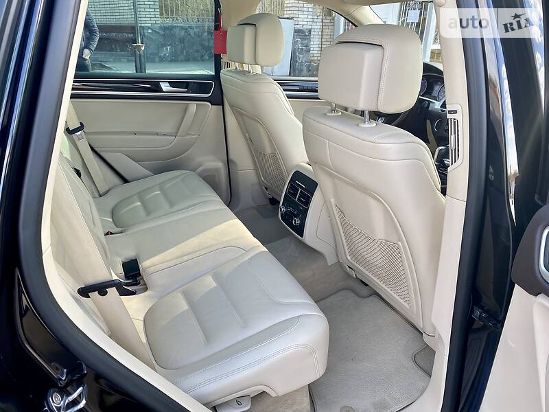 Внедорожник / Кроссовер Volkswagen Touareg 2014 в Виннице