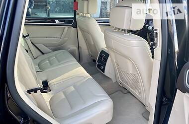 Позашляховик / Кросовер Volkswagen Touareg 2014 в 