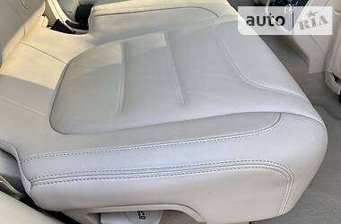 Позашляховик / Кросовер Volkswagen Touareg 2014 в 