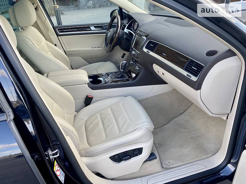 Внедорожник / Кроссовер Volkswagen Touareg 2014 в Виннице