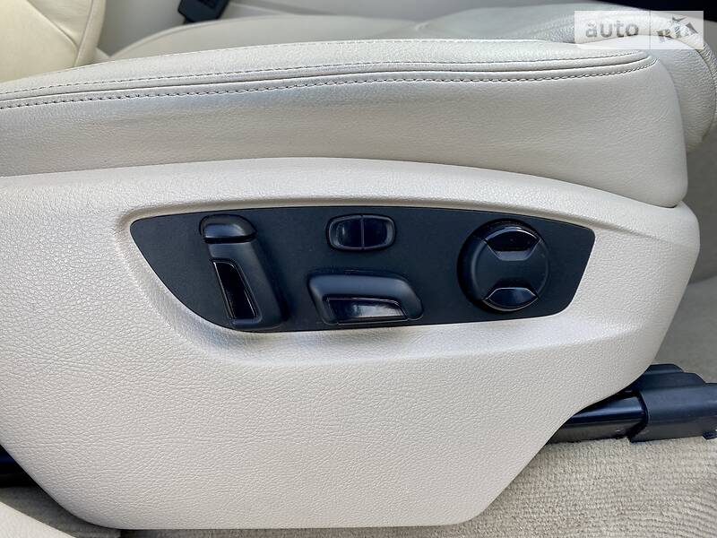 Внедорожник / Кроссовер Volkswagen Touareg 2014 в Виннице
