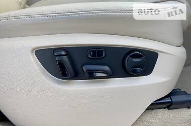 Позашляховик / Кросовер Volkswagen Touareg 2014 в 