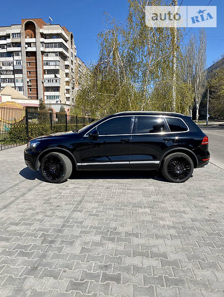 Позашляховик / Кросовер Volkswagen Touareg 2013 в Запоріжжі