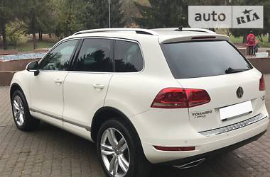 Позашляховик / Кросовер Volkswagen Touareg 2011 в 