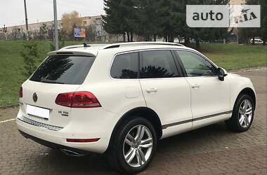 Позашляховик / Кросовер Volkswagen Touareg 2011 в 
