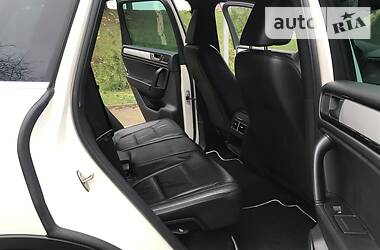 Позашляховик / Кросовер Volkswagen Touareg 2011 в 