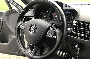 Позашляховик / Кросовер Volkswagen Touareg 2011 в 