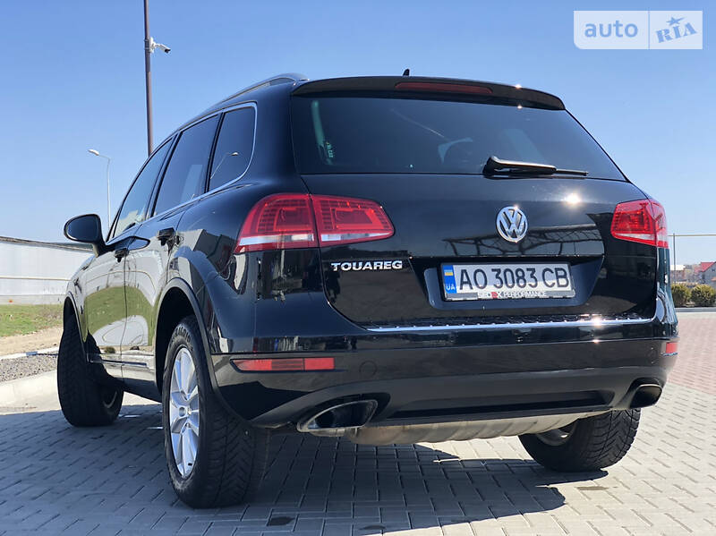 Позашляховик / Кросовер Volkswagen Touareg 2012 в Хусті