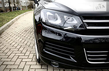 Позашляховик / Кросовер Volkswagen Touareg 2011 в 