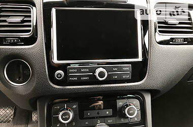 Позашляховик / Кросовер Volkswagen Touareg 2011 в 