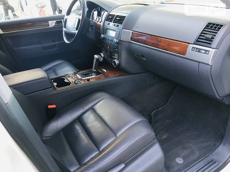 Позашляховик / Кросовер Volkswagen Touareg 2008 в Новомосковську