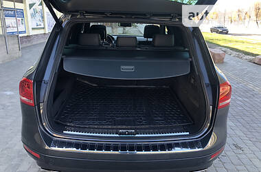 Позашляховик / Кросовер Volkswagen Touareg 2013 в 