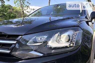 Позашляховик / Кросовер Volkswagen Touareg 2011 в 