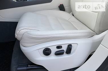 Позашляховик / Кросовер Volkswagen Touareg 2015 в 