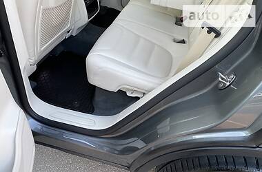 Позашляховик / Кросовер Volkswagen Touareg 2015 в 