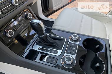 Позашляховик / Кросовер Volkswagen Touareg 2015 в 