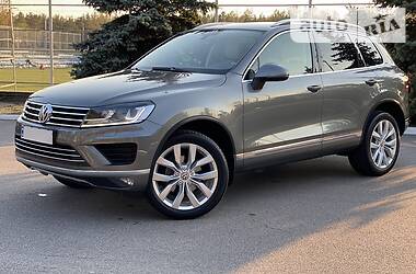 Позашляховик / Кросовер Volkswagen Touareg 2015 в 