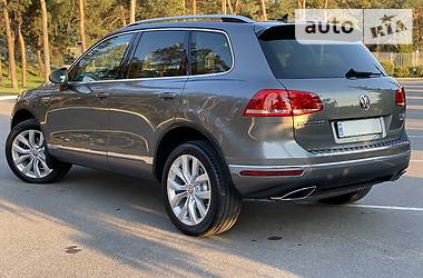 Позашляховик / Кросовер Volkswagen Touareg 2015 в 