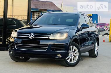 Позашляховик / Кросовер Volkswagen Touareg 2012 в 