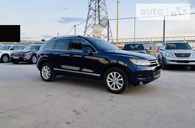 Позашляховик / Кросовер Volkswagen Touareg 2012 в 