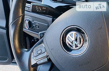 Позашляховик / Кросовер Volkswagen Touareg 2012 в 