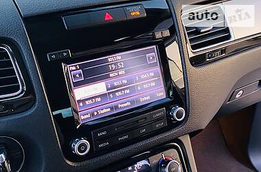 Позашляховик / Кросовер Volkswagen Touareg 2012 в 