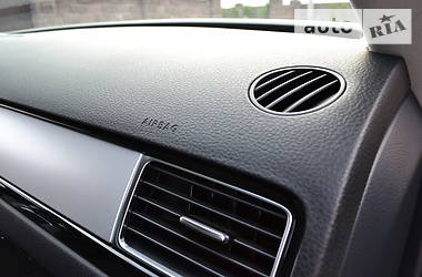 Позашляховик / Кросовер Volkswagen Touareg 2011 в 