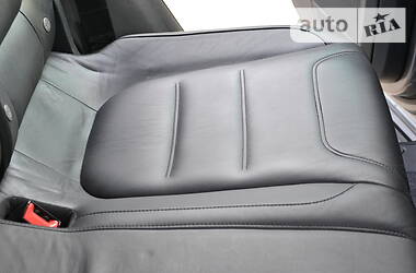 Позашляховик / Кросовер Volkswagen Touareg 2011 в 