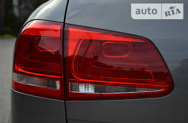 Позашляховик / Кросовер Volkswagen Touareg 2011 в 
