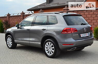 Позашляховик / Кросовер Volkswagen Touareg 2011 в 