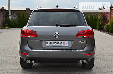 Позашляховик / Кросовер Volkswagen Touareg 2011 в 