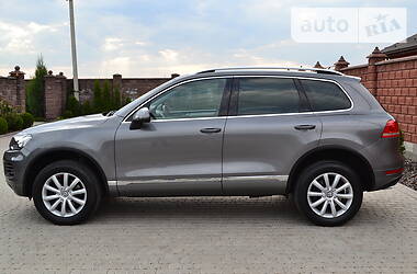 Позашляховик / Кросовер Volkswagen Touareg 2011 в 