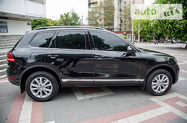 Позашляховик / Кросовер Volkswagen Touareg 2012 в 