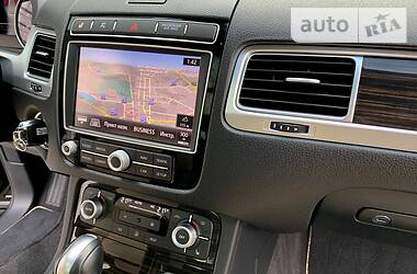 Позашляховик / Кросовер Volkswagen Touareg 2016 в 