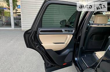 Позашляховик / Кросовер Volkswagen Touareg 2016 в 