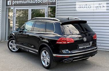 Позашляховик / Кросовер Volkswagen Touareg 2016 в 