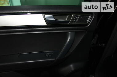 Позашляховик / Кросовер Volkswagen Touareg 2010 в 