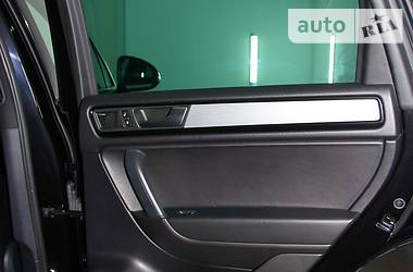 Позашляховик / Кросовер Volkswagen Touareg 2010 в 