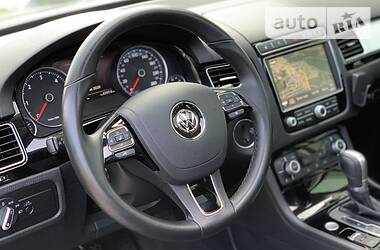 Внедорожник / Кроссовер Volkswagen Touareg 2015 в Тернополе