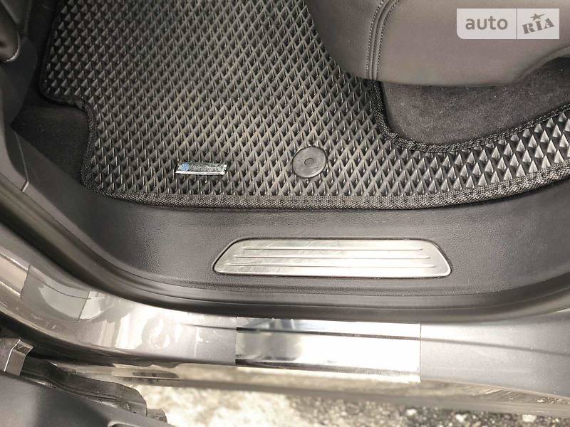 Позашляховик / Кросовер Volkswagen Touareg 2013 в Запоріжжі