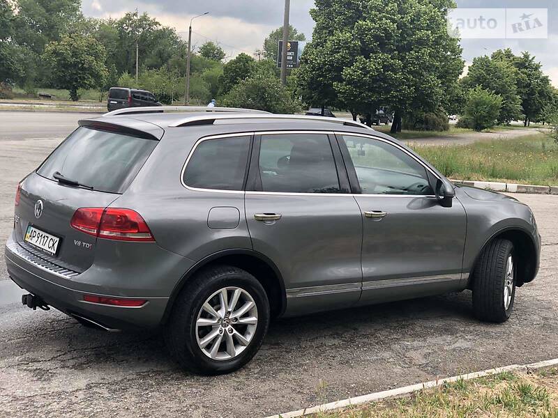 Позашляховик / Кросовер Volkswagen Touareg 2013 в Запоріжжі