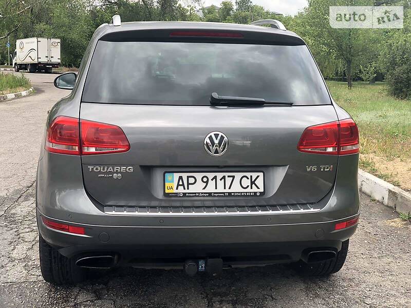 Позашляховик / Кросовер Volkswagen Touareg 2013 в Запоріжжі