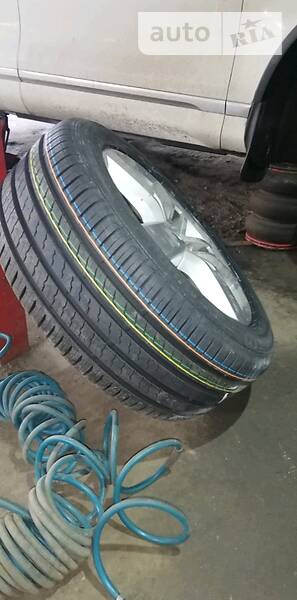 Позашляховик / Кросовер Volkswagen Touareg 2011 в Харкові