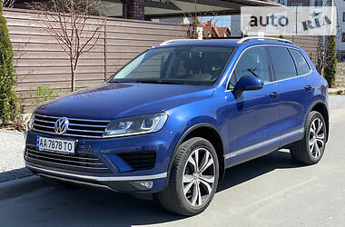 Внедорожник / Кроссовер Volkswagen Touareg 2014 в Киеве