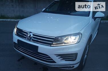 Позашляховик / Кросовер Volkswagen Touareg 2015 в Києві