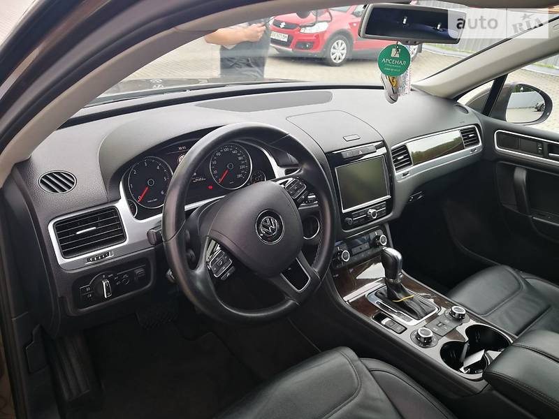Позашляховик / Кросовер Volkswagen Touareg 2014 в Хмельницькому