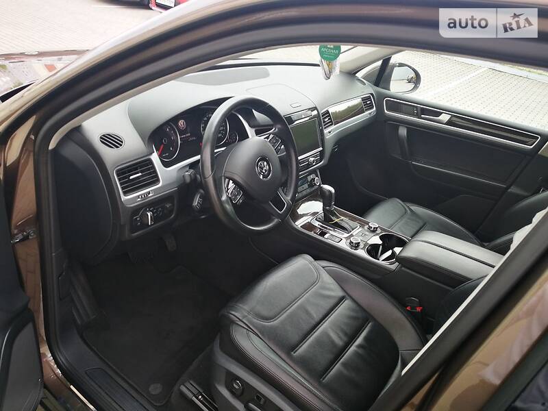 Позашляховик / Кросовер Volkswagen Touareg 2014 в Хмельницькому