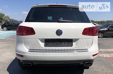 Позашляховик / Кросовер Volkswagen Touareg 2013 в Києві